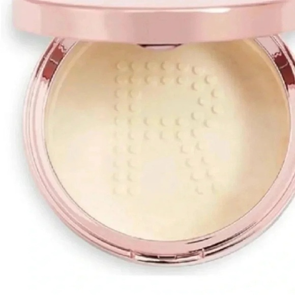 Revolution Yellow Setting Powder Water-Resistant Matte Finish Light Yellow - Picture 2 of 6